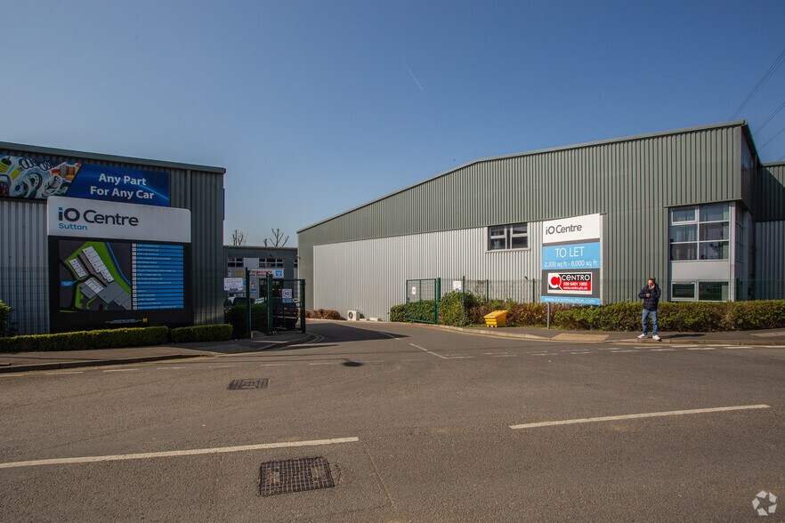 Minden Rd, Sutton à louer - Photo de l’immeuble – Image 3 sur 5