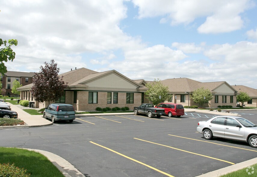 2193 Association Dr, Okemos, MI à louer - Photo de l’immeuble – Image 2 sur 9