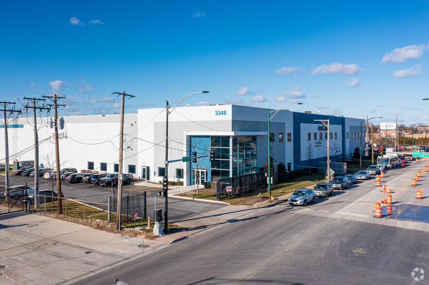 3348 S Pulaski Rd, Chicago, IL à louer - Photo principale – Image 1 sur 7