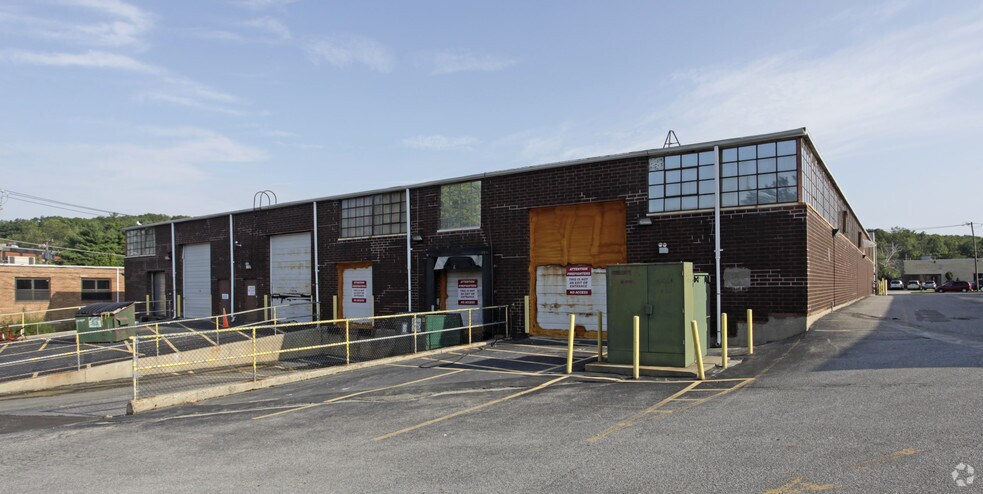127-135 Dupont St, Plainview, NY à louer - Photo de l’immeuble – Image 2 sur 2