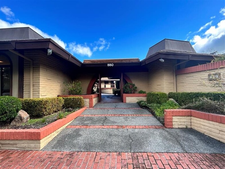 880 Las Gallinas Ave, San Rafael, CA à vendre - Photo principale – Image 1 sur 12