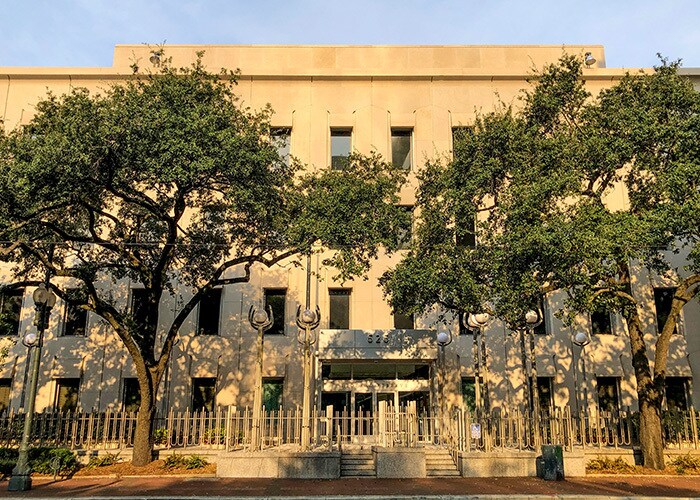 525 St. Charles Ave, New Orleans, LA à louer - Photo de l’immeuble – Image 2 sur 6