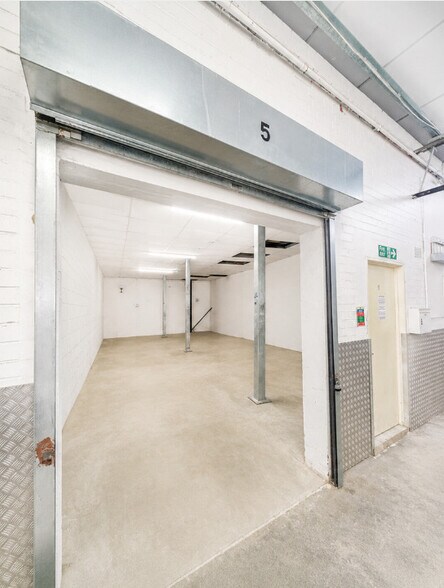 2 Cowgate Rd, Greenford à louer - Photo de l’immeuble – Image 3 sur 10
