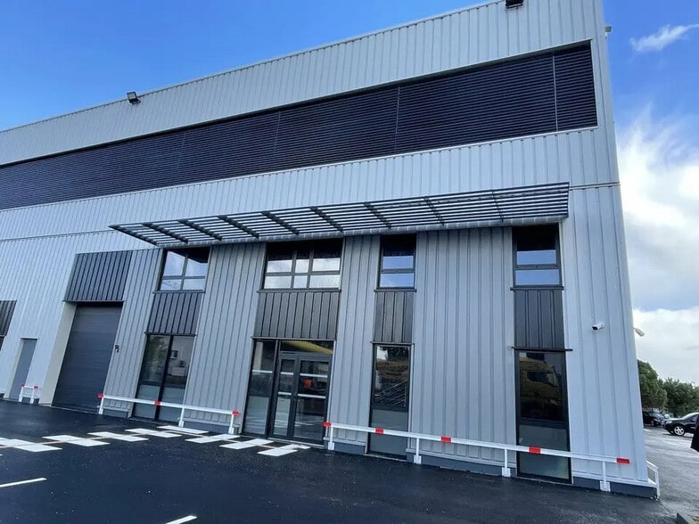 Local d’activités dans Lormont à louer - Photo de l’immeuble – Image 1 sur 11