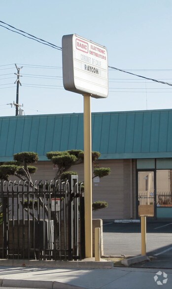 220-230 W Florence Ave, Inglewood, CA à louer - Photo de l’immeuble – Image 2 sur 11