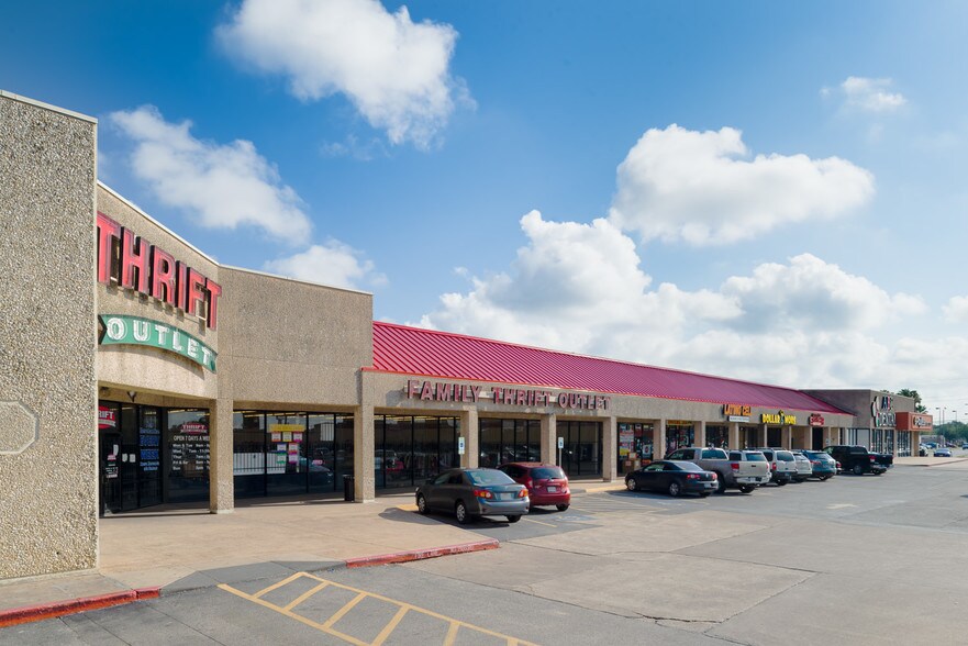 6700-6744 Hillcroft Ave, Houston, TX à louer - Photo de l’immeuble – Image 2 sur 2