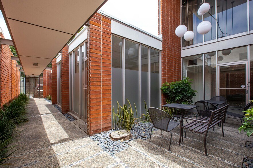 1728 S La Cienega Blvd, Los Angeles, CA à louer - Photo de l’immeuble – Image 3 sur 10