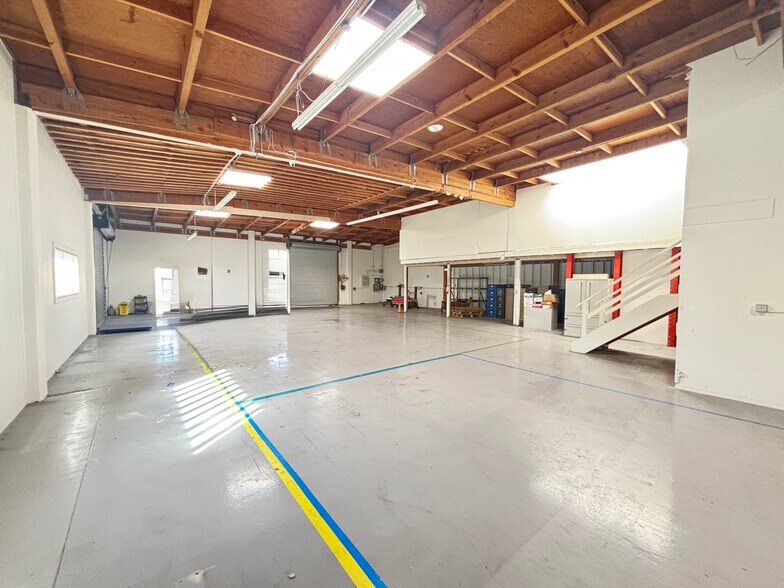 1606-1610 Rollins Rd, Burlingame, CA à louer - Photo de l’immeuble – Image 2 sur 7