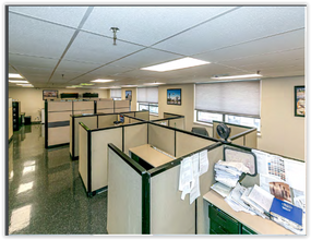 675 Main St, Westbury, NY à louer Photo intérieure– Image 2 sur 5