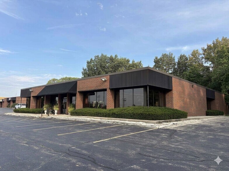 33W622 Roosevelt Rd, West Chicago, IL à louer - Photo de l’immeuble – Image 1 sur 3