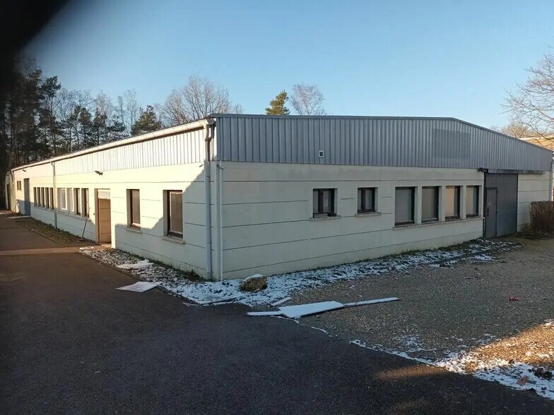 Local d’activités dans Évreux à louer - Photo de l’immeuble – Image 1 sur 12
