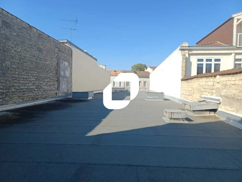 Bureau dans Le Bouscat à vendre - Photo de l’immeuble – Image 1 sur 7