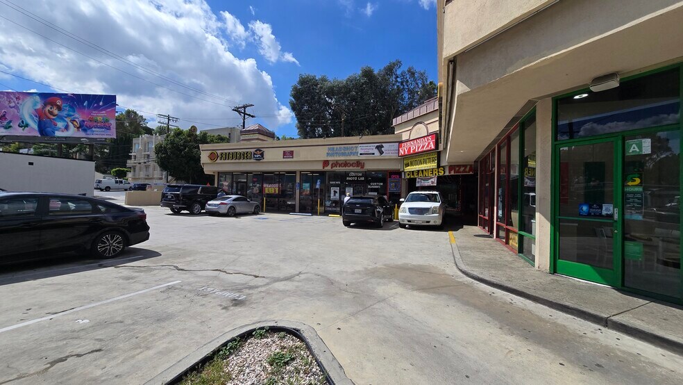10610 Ventura Blvd, Studio City, CA à louer - Photo de l’immeuble – Image 2 sur 2