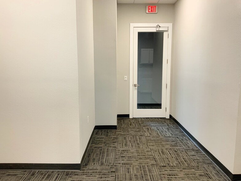 320 S Oak St, Roanoke, TX à louer - Photo intérieure – Image 3 sur 13