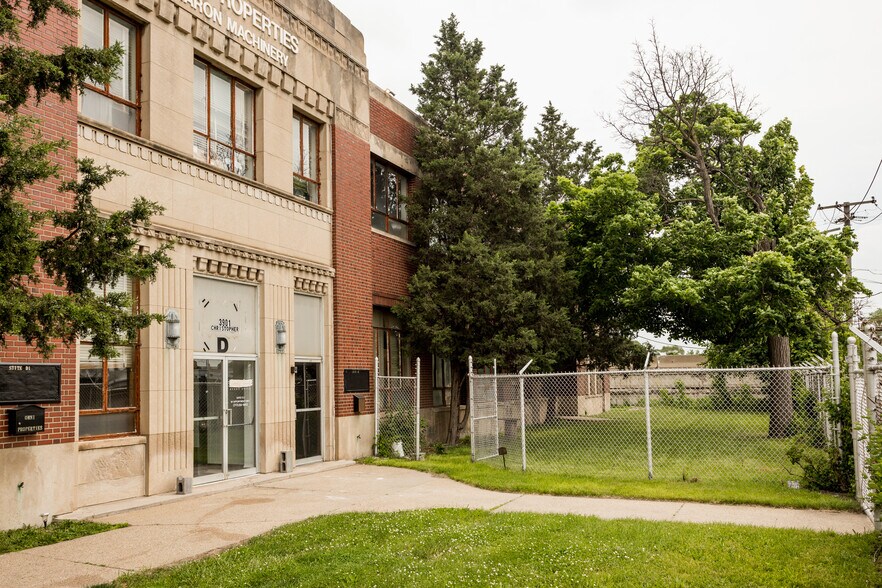 3901 Christopher St, Hamtramck, MI à louer - Photo de l’immeuble – Image 3 sur 28