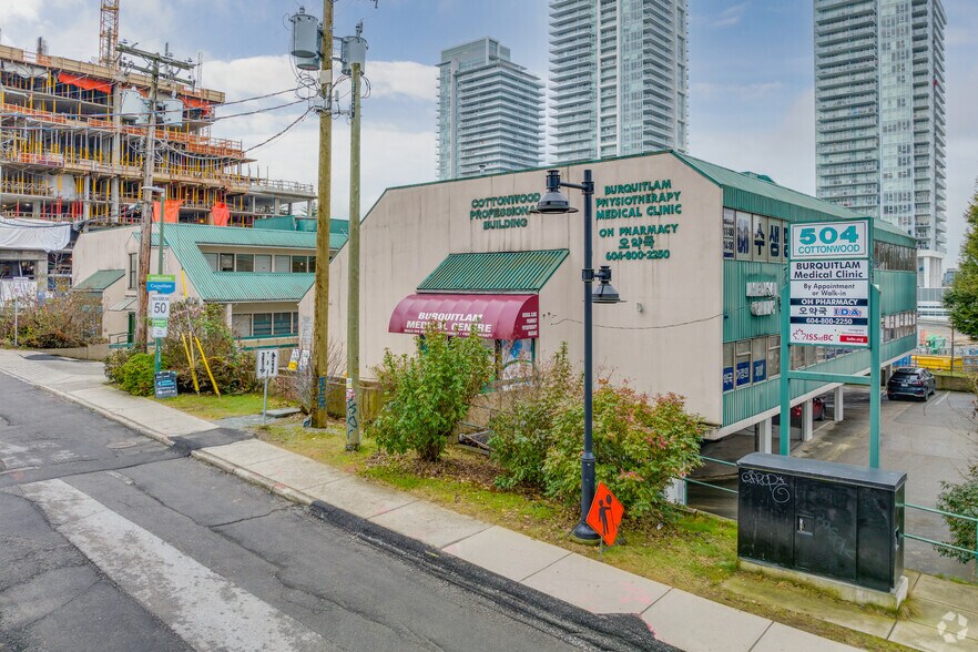 504 Cottonwood Ave, Coquitlam, BC à louer - Photo de l’immeuble – Image 3 sur 7