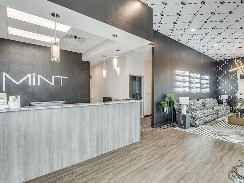 1060 Essington Rd, Joliet, IL à vendre - Photo intérieure – Image 2 sur 4