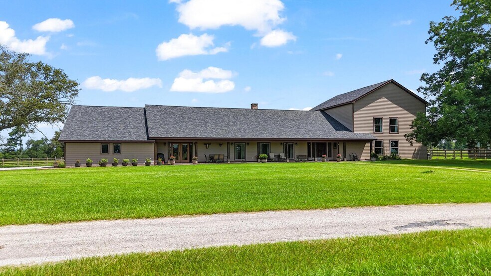 11074 State Highway 64 W, Overton, TX à vendre - Photo de l’immeuble – Image 1 sur 125