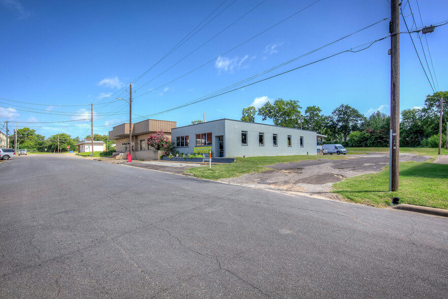 107 E Locust, Winnsboro, TX à vendre - Photo de l’immeuble – Image 3 sur 12