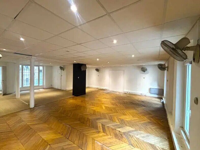 Bureau dans Paris à louer - Photo de l’immeuble – Image 2 sur 7