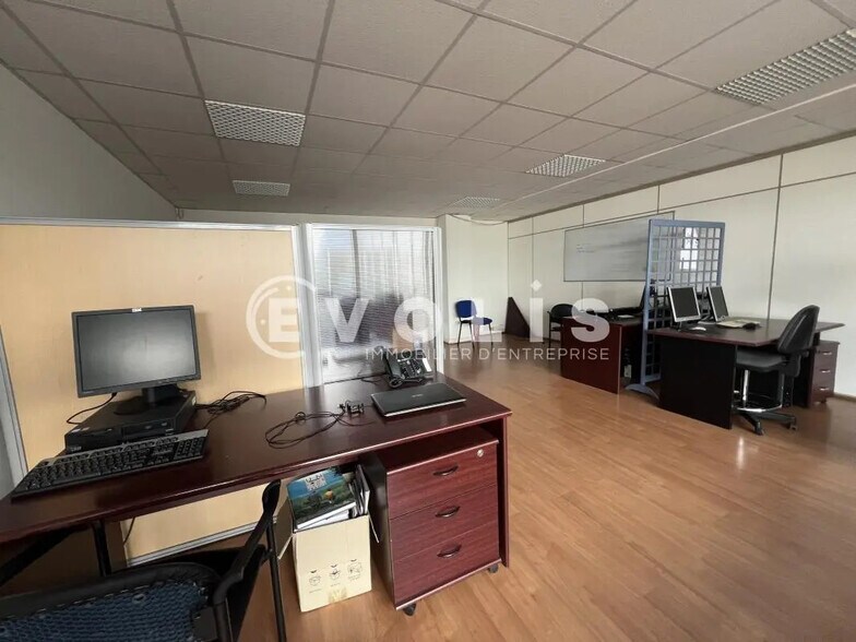 Bureau dans Boissy-Saint-Léger à vendre - Photo de l’immeuble – Image 3 sur 8