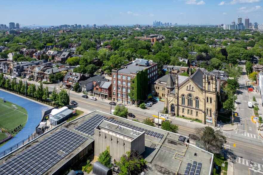 720 Bathurst St, Toronto, ON à louer - Aérien – Image 2 sur 2