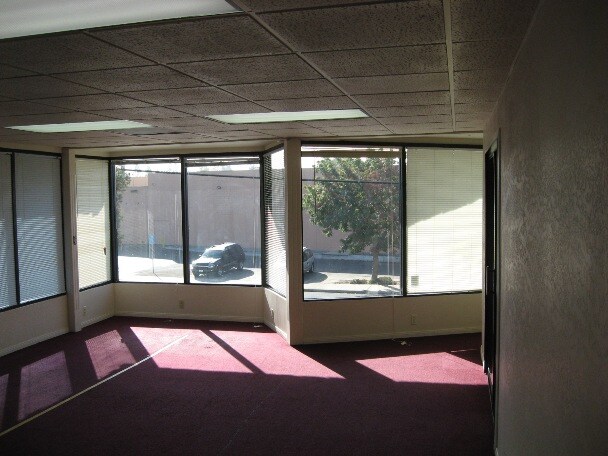 4420 Easton Dr, Bakersfield, CA à louer - Photo intérieure – Image 2 sur 5