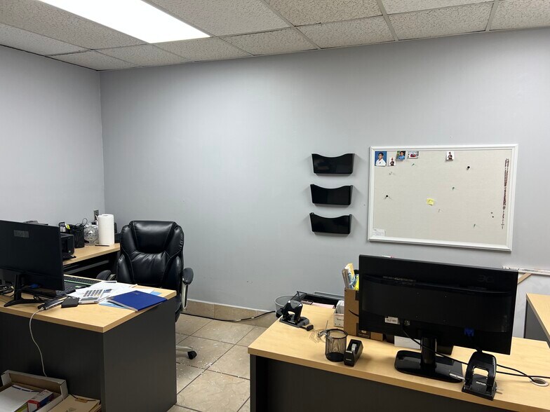 6900-6936 NW 72nd Ave, Miami, FL à louer - Photo de l’immeuble – Image 2 sur 5