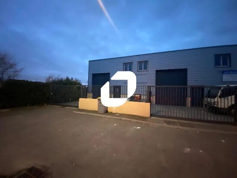 Local d’activités dans Conflans-Sainte-Honorine à louer - Photo de l’immeuble – Image 1 sur 6