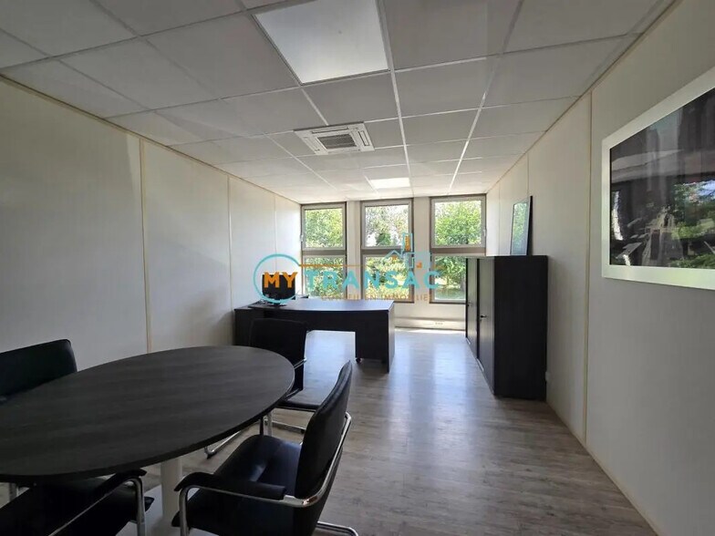 Industriel/Logistique dans Saint-Thibault-des-Vignes à vendre - Photo de l’immeuble – Image 2 sur 7