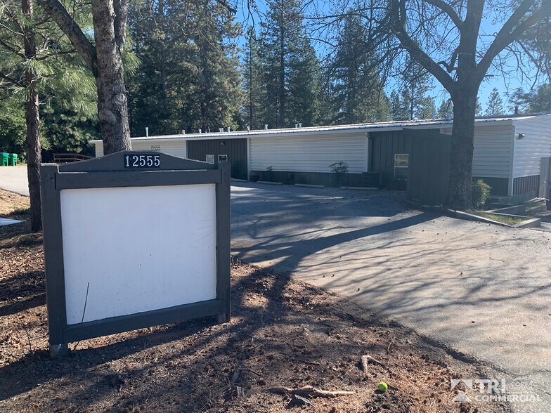 12555 Loma Rica Dr, Grass Valley, CA à louer - Photo de l’immeuble – Image 2 sur 3