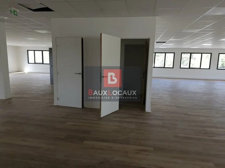 Bureau dans Éguilles à vendre - Photo de l’immeuble – Image 3 sur 11