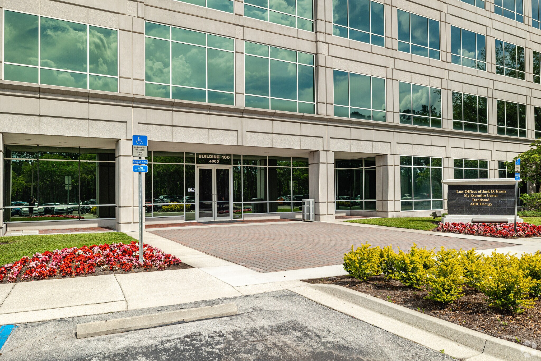 4600 Touchton Rd, Jacksonville, FL à louer Photo principale– Image 1 sur 11