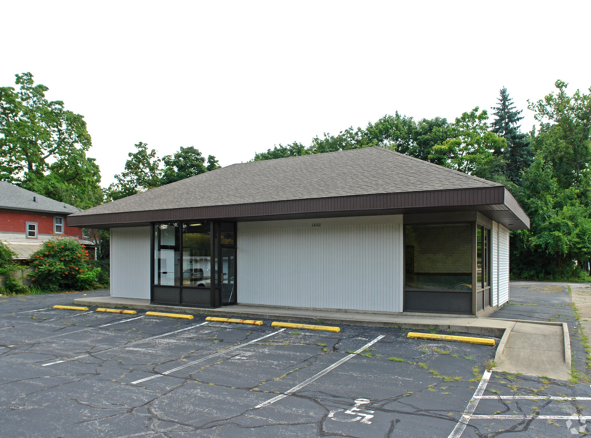 1602 E Lincolnway, South Bend, IN à vendre Photo principale– Image 1 sur 3