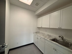 357 Van Ness Way, Torrance, CA à louer Photo intérieure– Image 2 sur 2