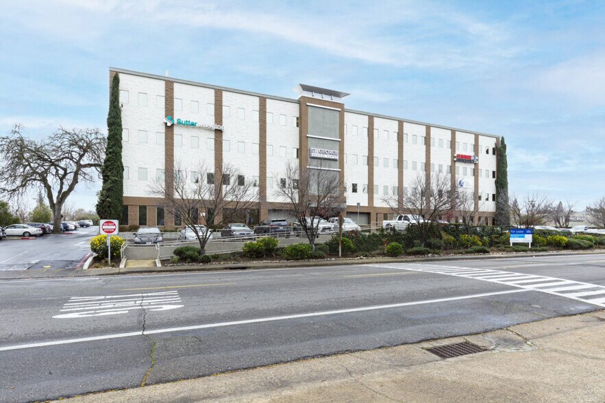 6620 Coyle Ave, Carmichael, CA à louer - Photo de l’immeuble – Image 1 sur 4