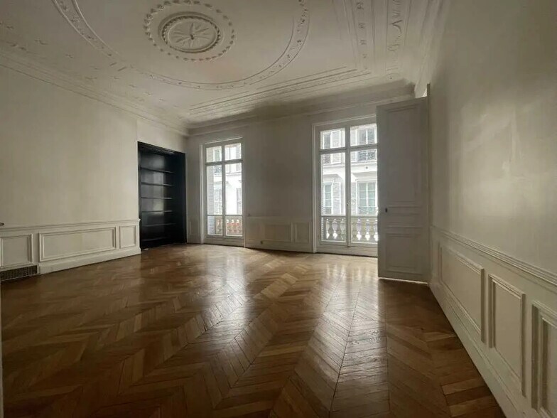 Bureau dans Paris à vendre - Photo de l’immeuble – Image 1 sur 7