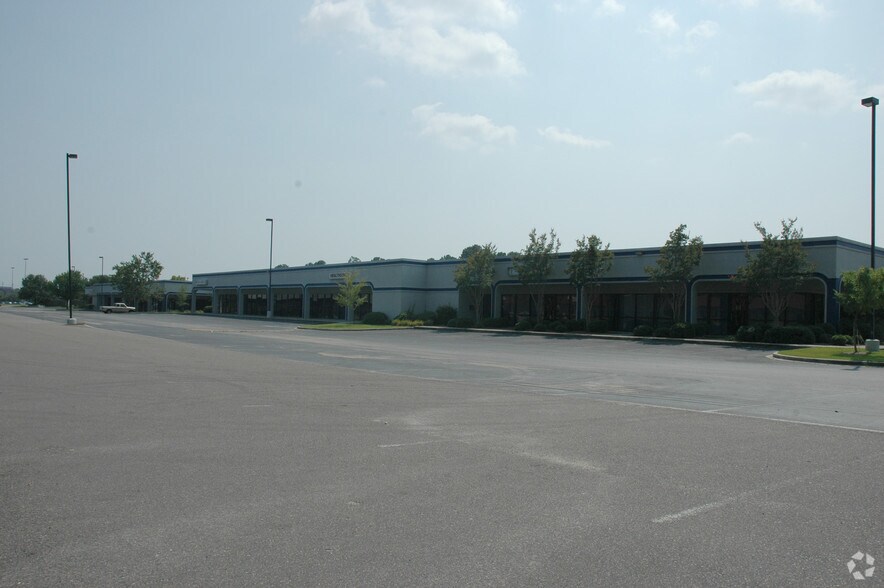 2070 Northbrook Blvd, North Charleston, SC à louer - Photo de l’immeuble – Image 2 sur 22