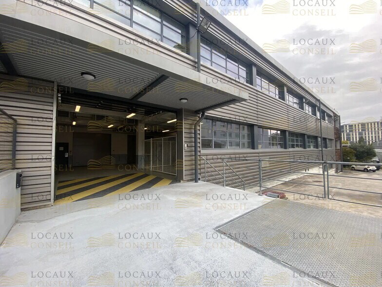 Local d’activités dans Bezons à louer - Photo de l’immeuble – Image 1 sur 15