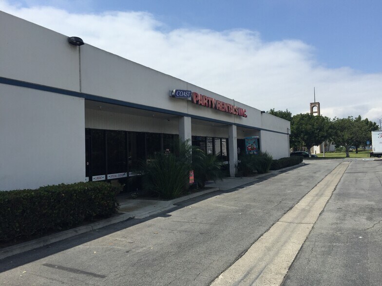 4274 Cerritos Ave, Los Alamitos, CA à louer - Photo principale – Image 1 sur 20