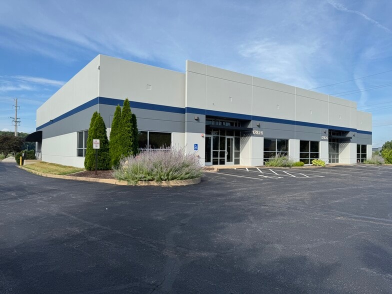 17824-17826 Edison Ave, Chesterfield, MO à louer - Photo de l’immeuble – Image 2 sur 11