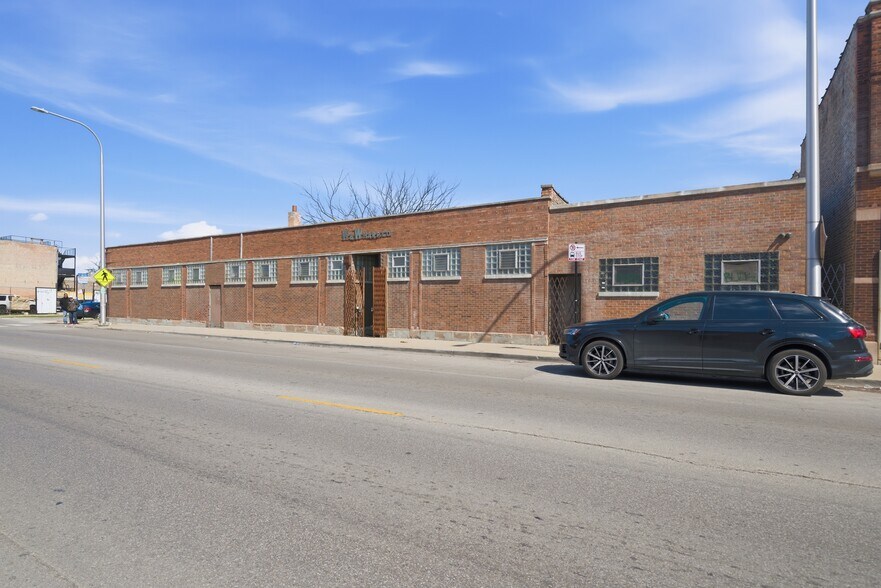 3868 W Grand Ave, Chicago, IL à vendre - Photo de l’immeuble – Image 2 sur 5