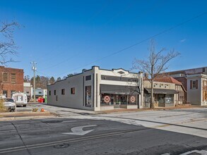 14 Lodge St, Asheville, NC à louer Photo intérieure– Image 2 sur 18