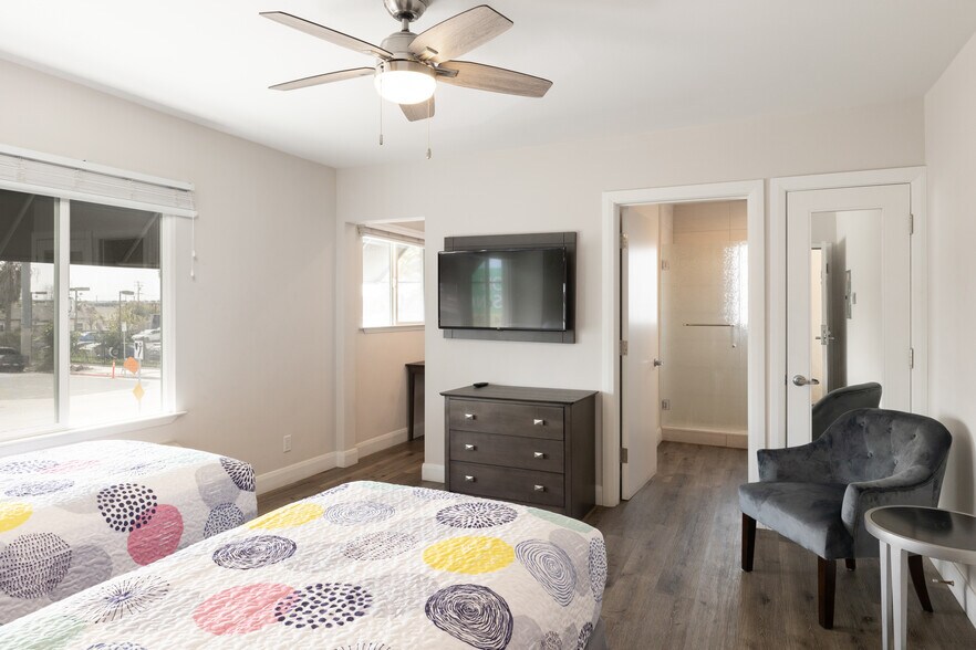 4821 W Century Blvd, Inglewood, CA à vendre - Numérisation 3D Matterport – Image 3 sur 36