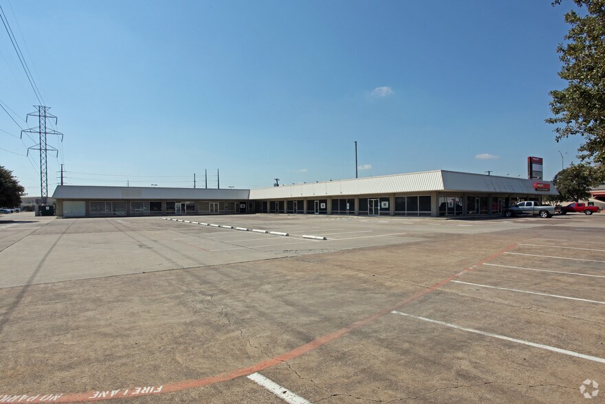 2430-2436 Valley View Ln, Farmers Branch, TX à louer - Photo principale – Image 1 sur 3