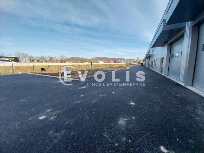 Rue De La Petite Plaine, Bourgoin Jallieu à louer - Photo de l’immeuble – Image 3 sur 17