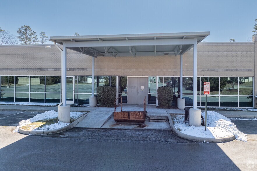 2805 N Parham Rd, Richmond, VA à vendre - Photo de l’immeuble – Image 3 sur 8