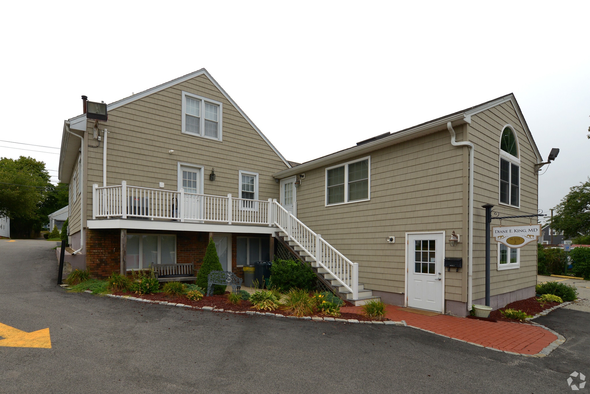 464 Maple Ave, Barrington, RI à louer Photo principale– Image 1 sur 3