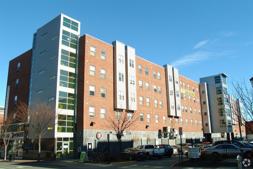 933 W Broad St, Richmond, VA à louer - Photo principale – Image 1 sur 14