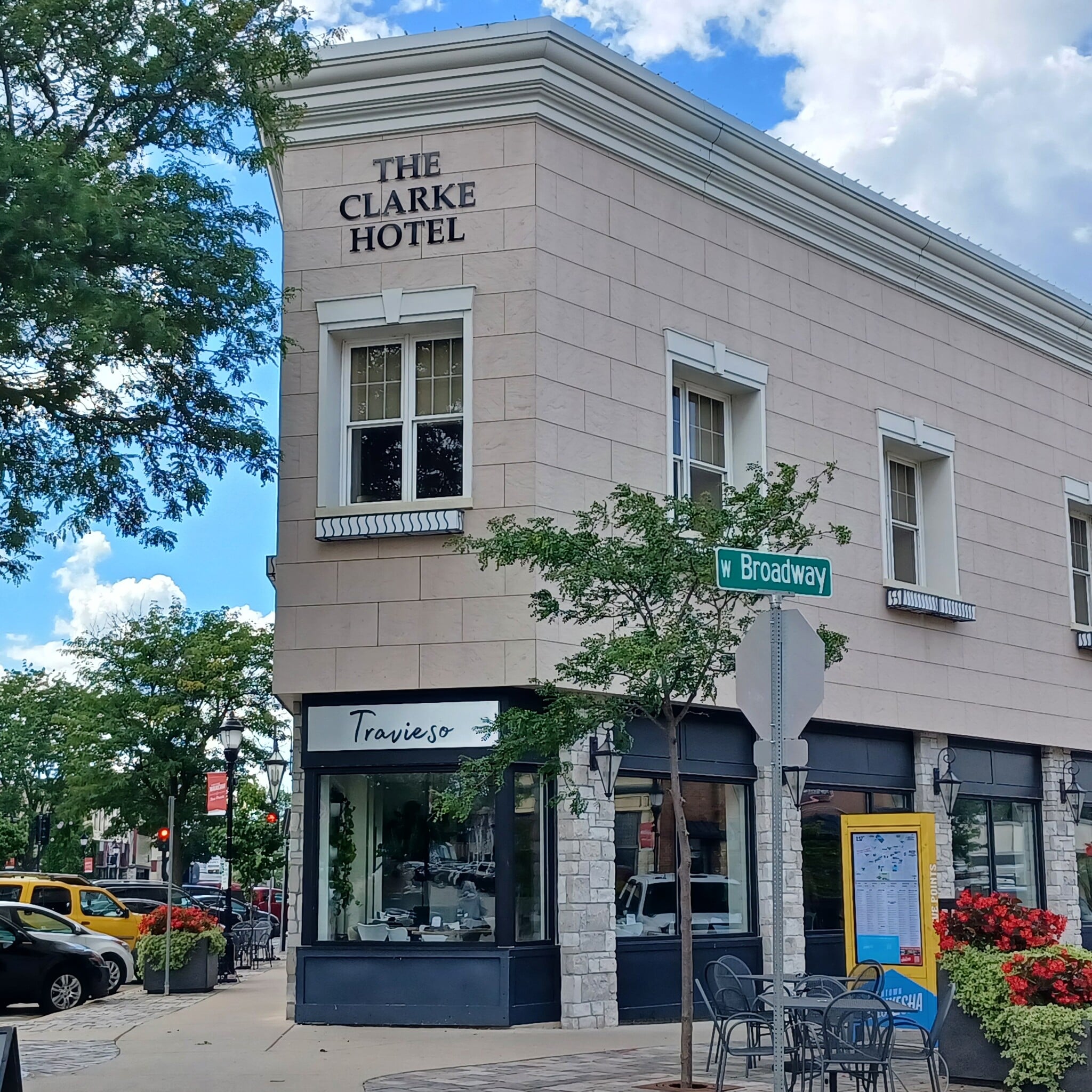 314 W Main St, Waukesha, WI à louer Photo de l’immeuble– Image 1 sur 13